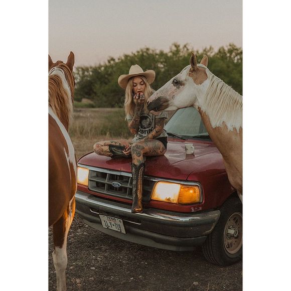 New Understated HEART & SOUL OVERSIZED TEE Size Small - Picture 3 of 9